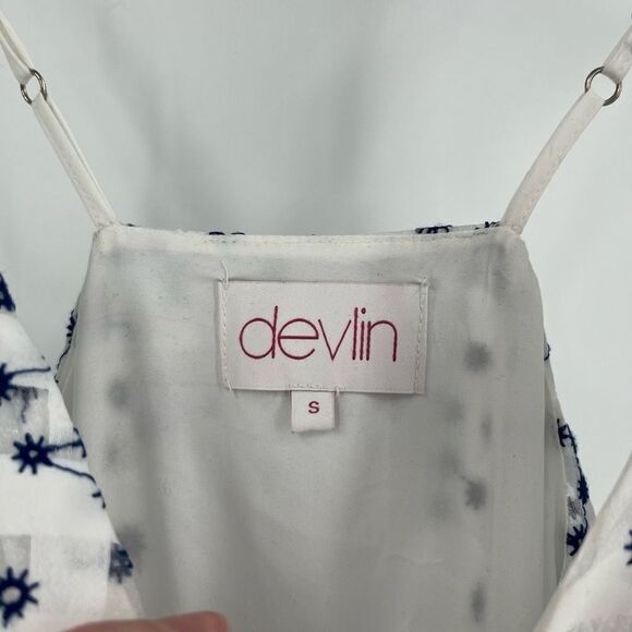 Boutique Devlin White Dress with Blue Embroidered Flowers Small tiered dress ruf - Picture 5 of 9